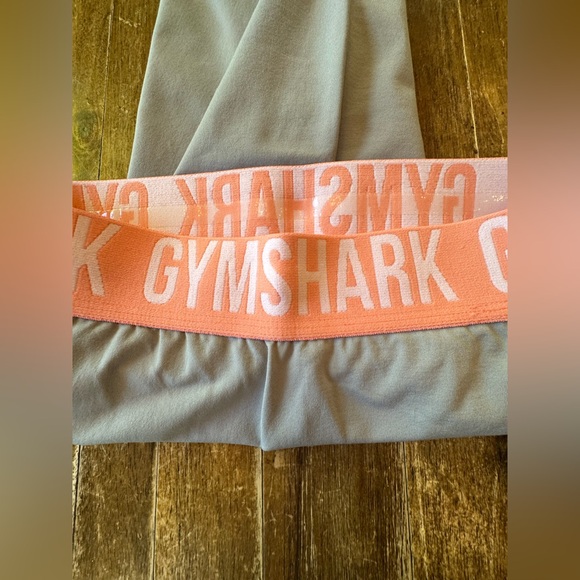 Gymshark Women's Light Gray Leggings with Pink-Orange Silicone Waistband - Picture 8 of 9